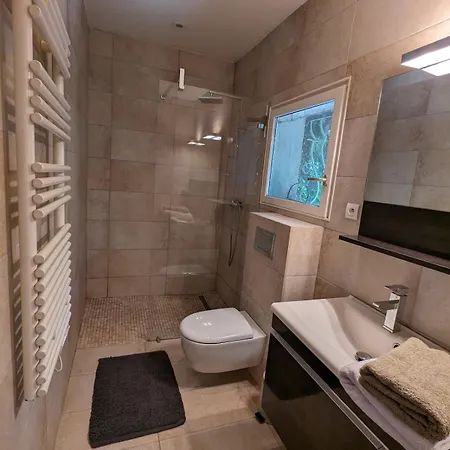La Maison Du Jardin De Piscine, Calme Et Nature Holiday home *