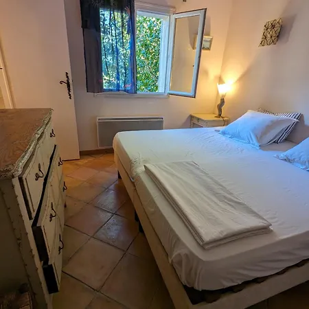 La Maison Du Jardin De Piscine, Calme Et Nature Holiday home